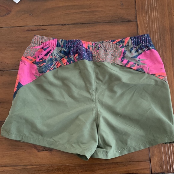 The North Face girls size M (10/12) drawstring dry wicking shorts - Picture 2 of 3